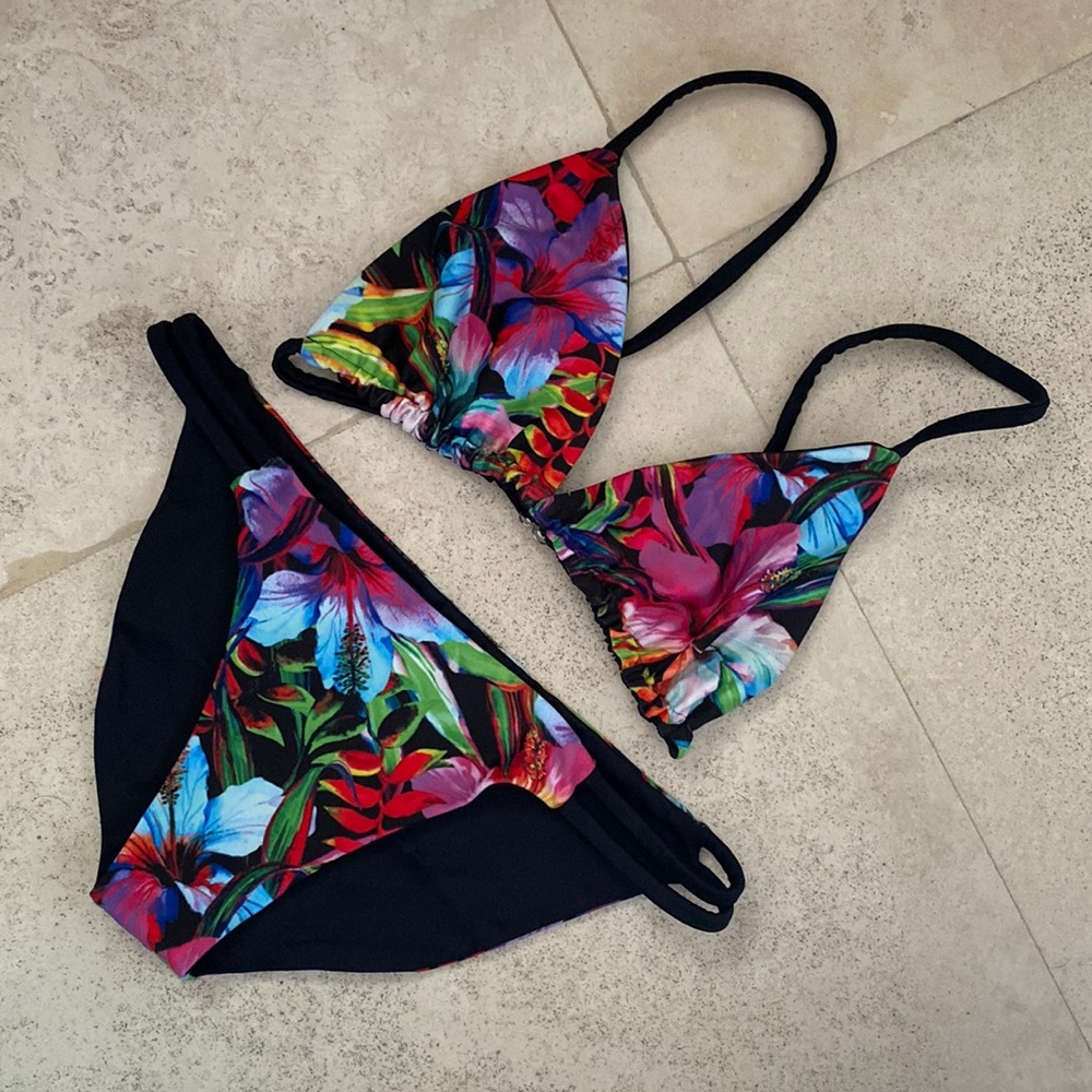 Malukani Handmade Bikini reversible adjustable clip back top double strap bottom